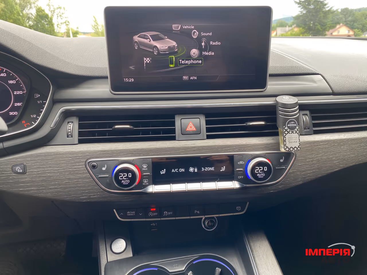Audi A4 - фото 17