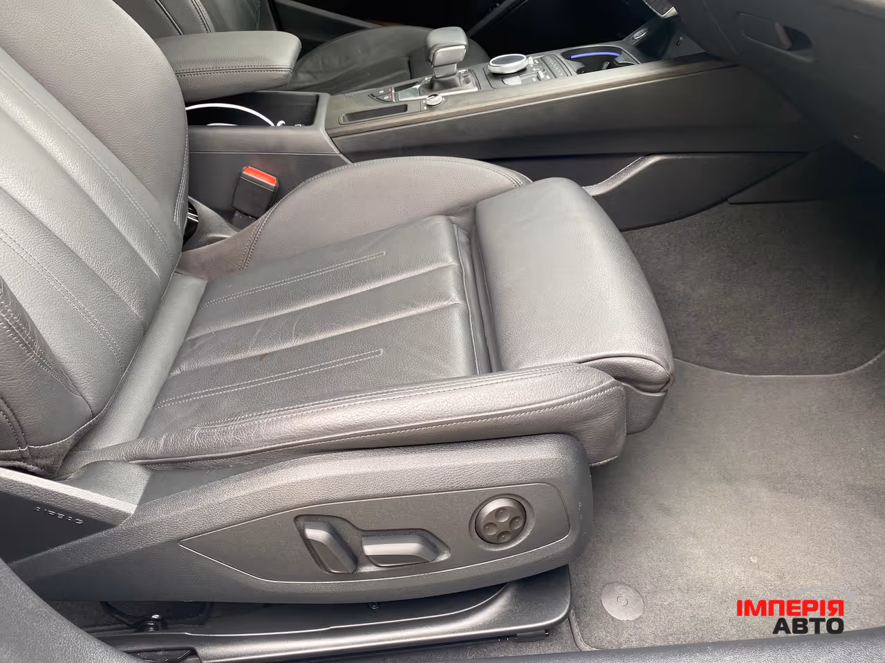 Audi A4 - фото 18