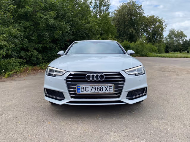Audi A4 - фото 1