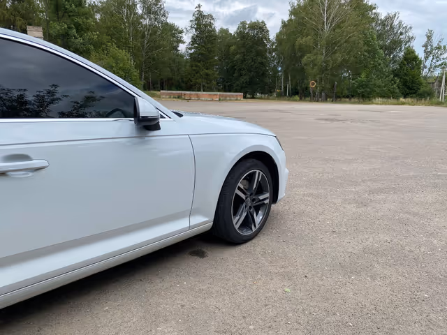 Audi A4 - фото 4
