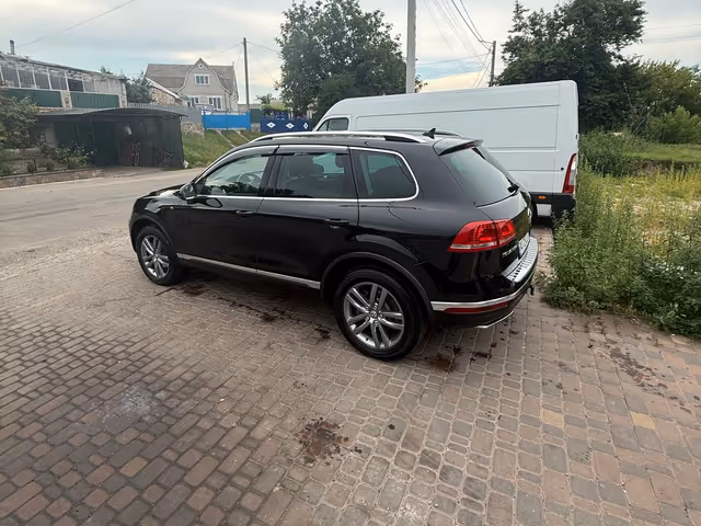 Volkswagen Touareg - фото 2