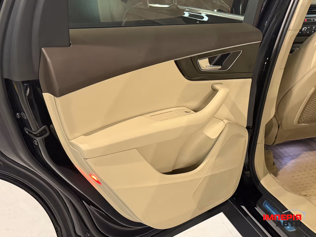 Audi Q7 - фото 20
