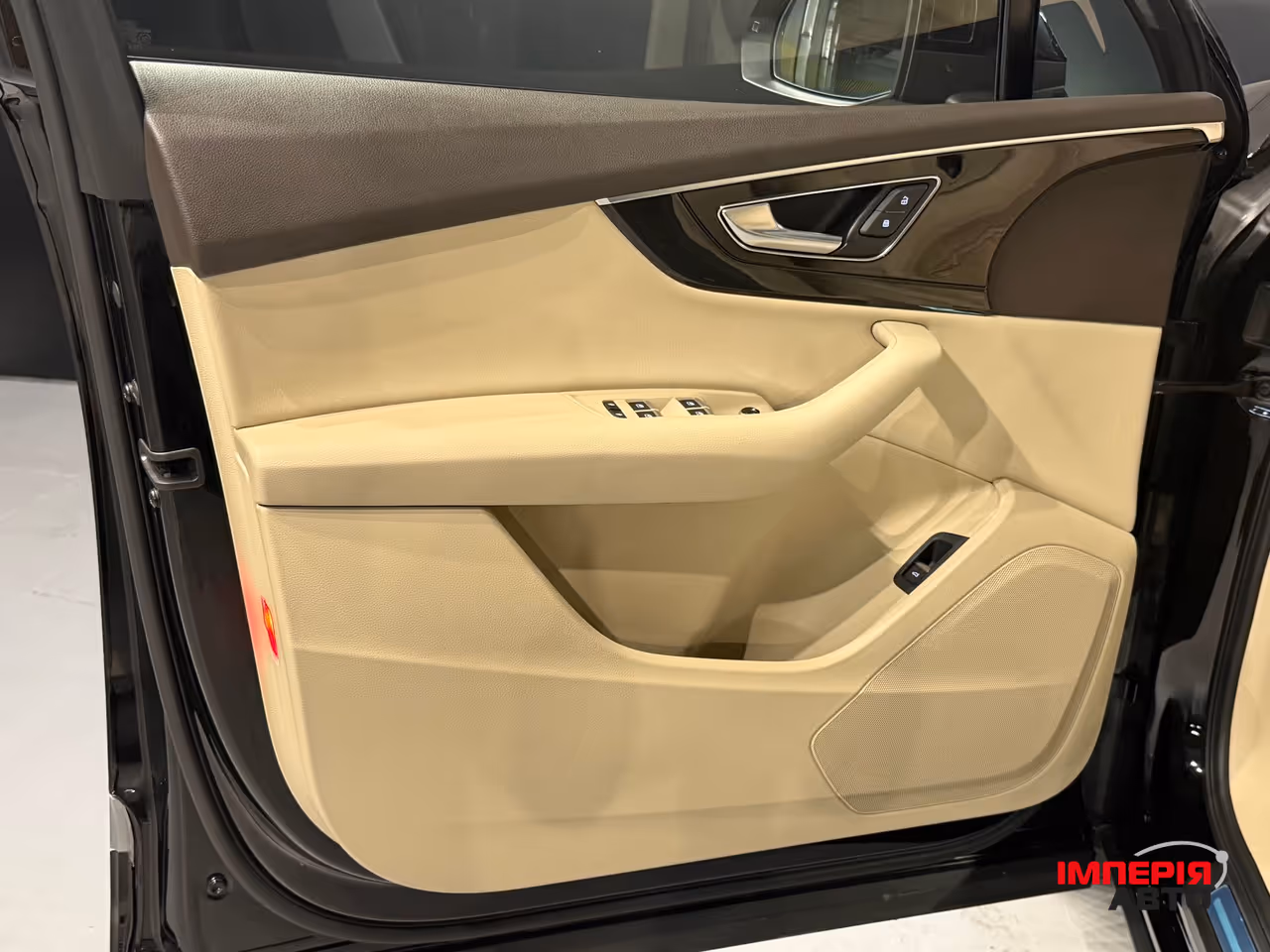 Audi Q7 - фото 15