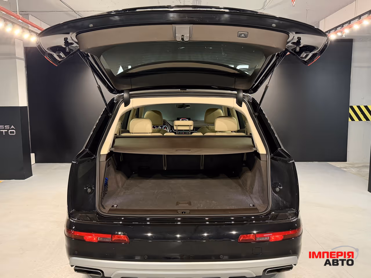 Audi Q7 - фото 24