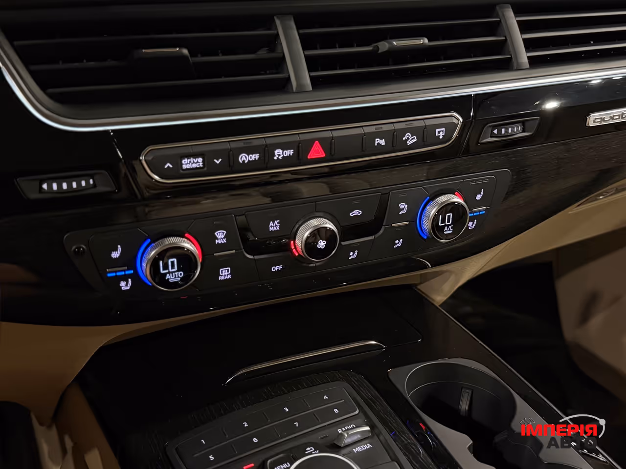 Audi Q7 - фото 27
