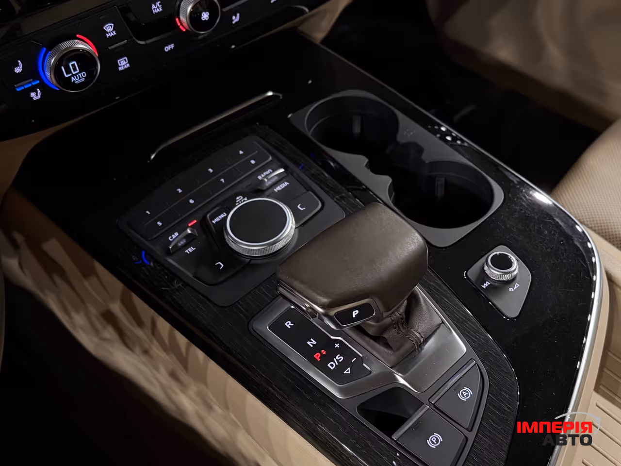 Audi Q7 - фото 31