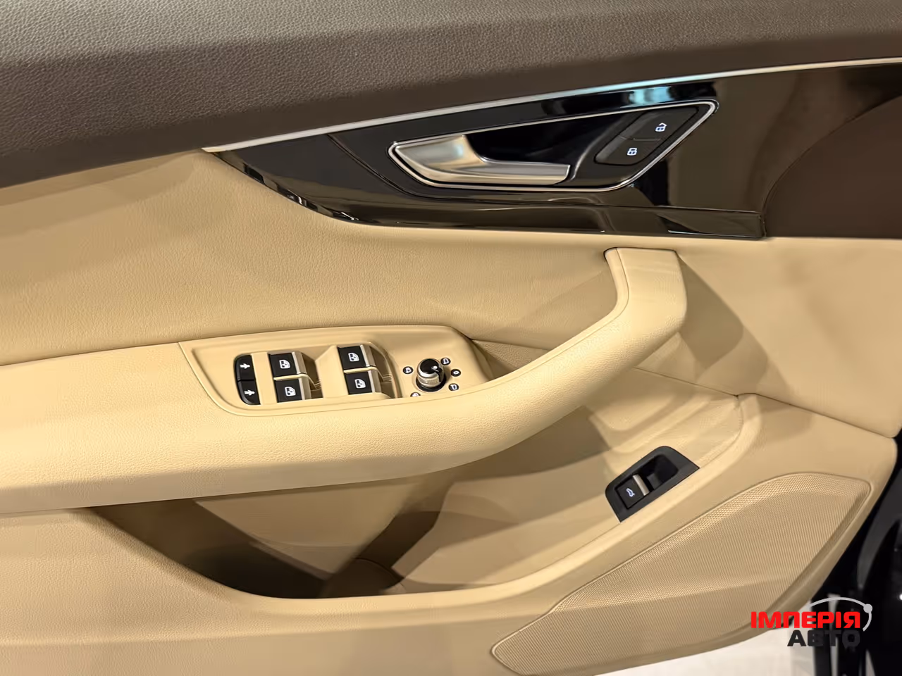 Audi Q7 - фото 16