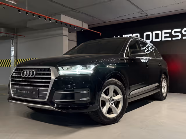 Audi Q7 - фото 1