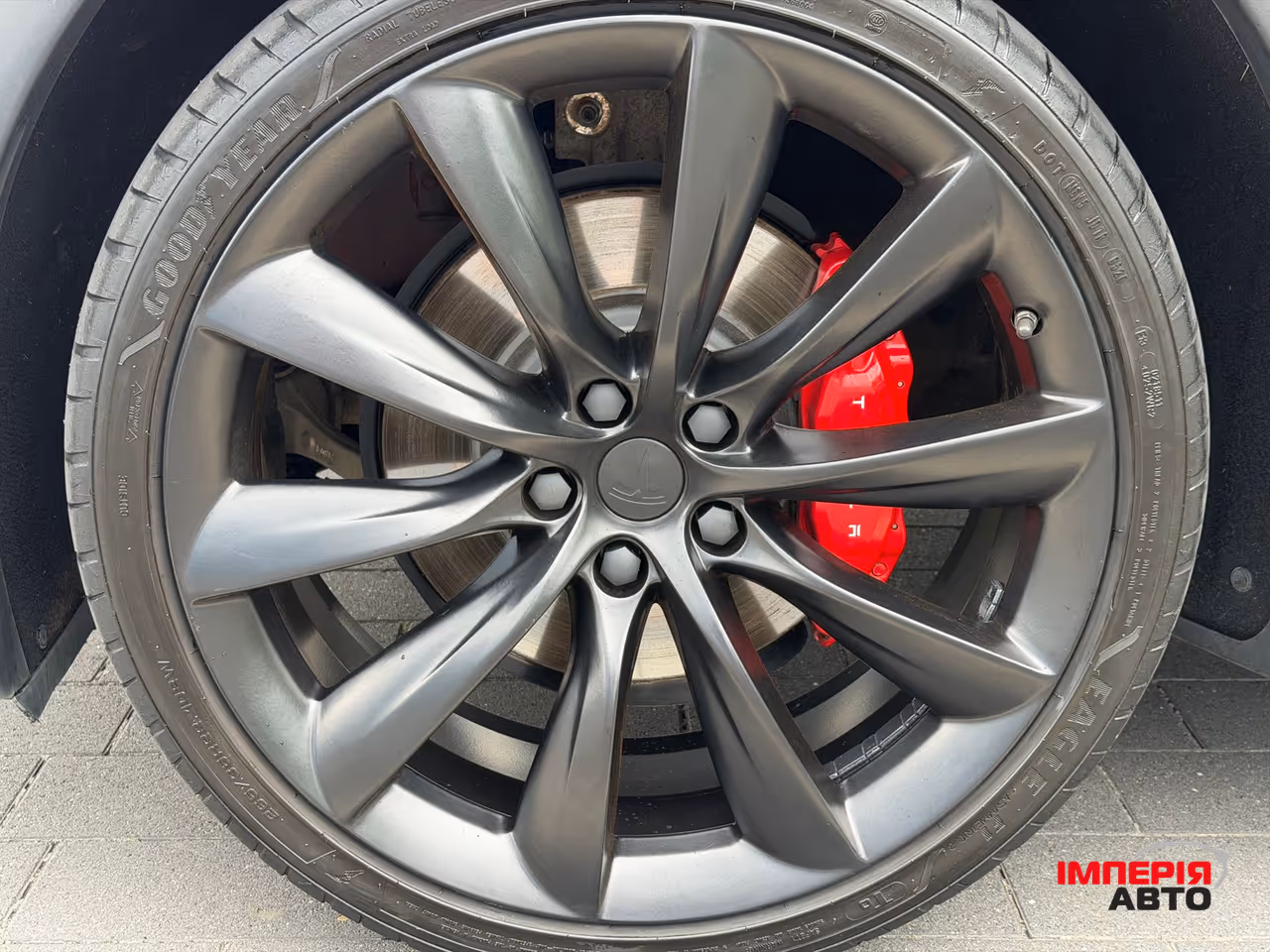 Tesla Model X - фото 12