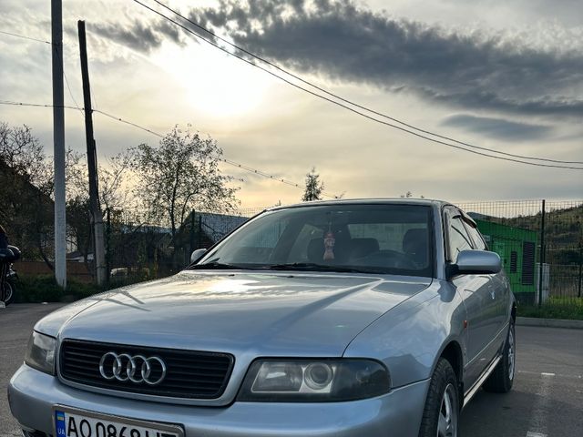 Audi A4 - зображення 1