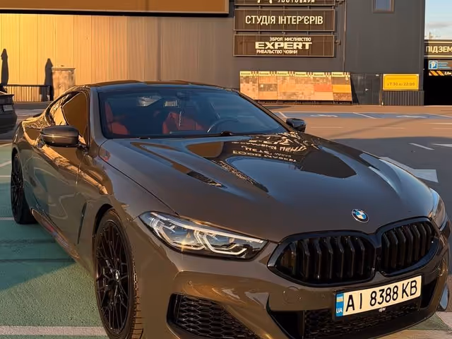 BMW 8 серії - фото 1