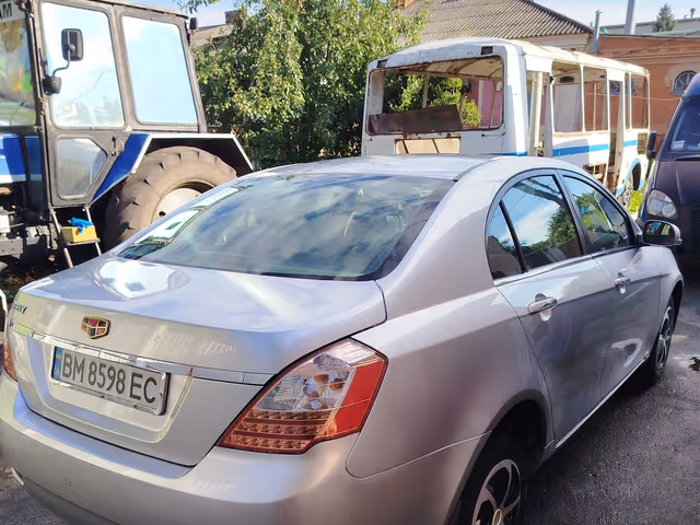 Geely Emgrand 7 - фото 5