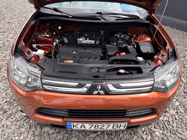 Mitsubishi Outlander - фото 4