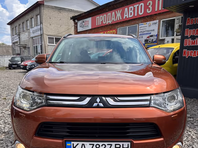 Mitsubishi Outlander - фото 3