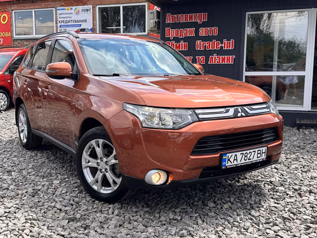 Mitsubishi Outlander - фото 1