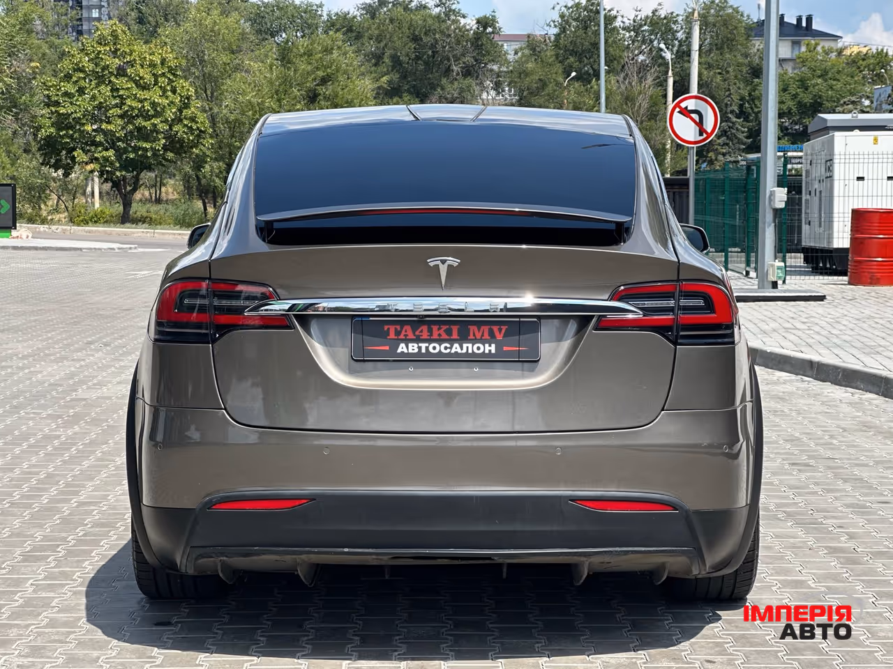 Tesla Model X - фото 3