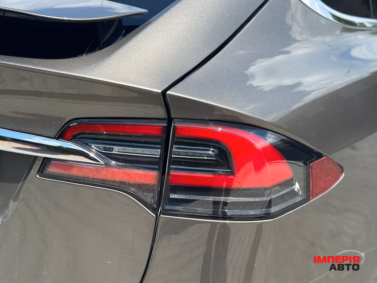 Tesla Model X - фото 52