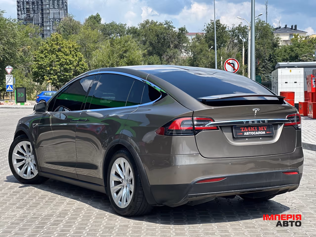 Tesla Model X - фото 5