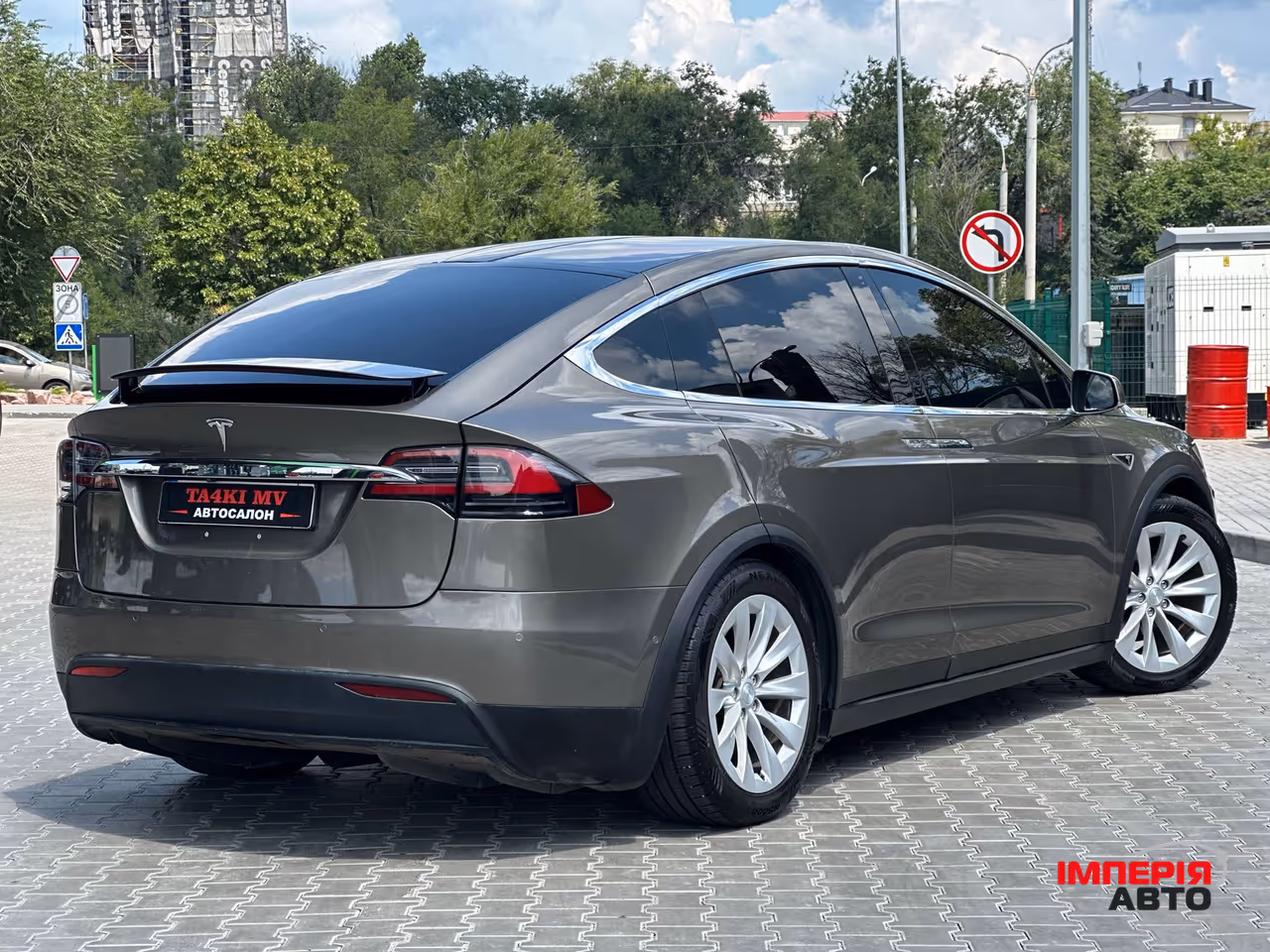 Tesla Model X - фото 2