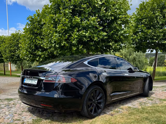Tesla Model S - зображення 4