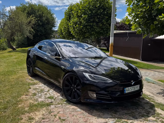 Tesla Model S - зображення 1
