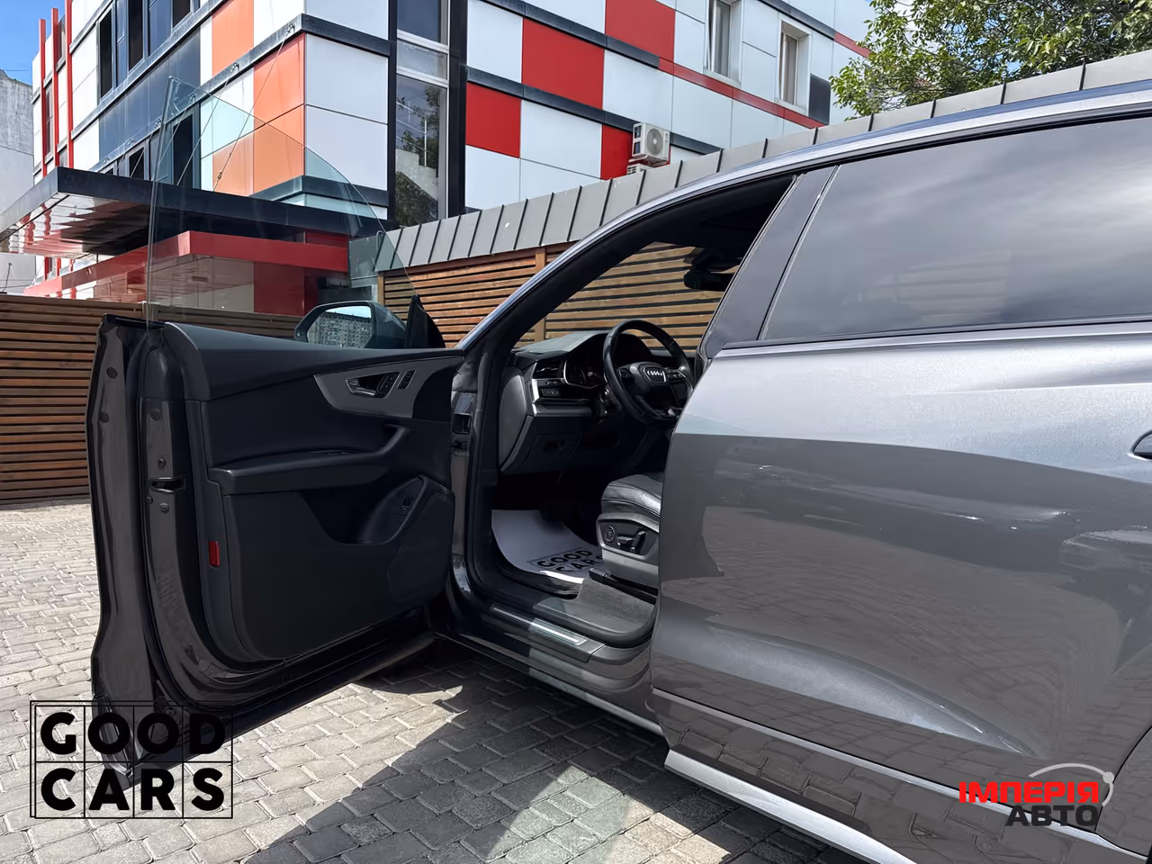 Audi Q8 - фото 24