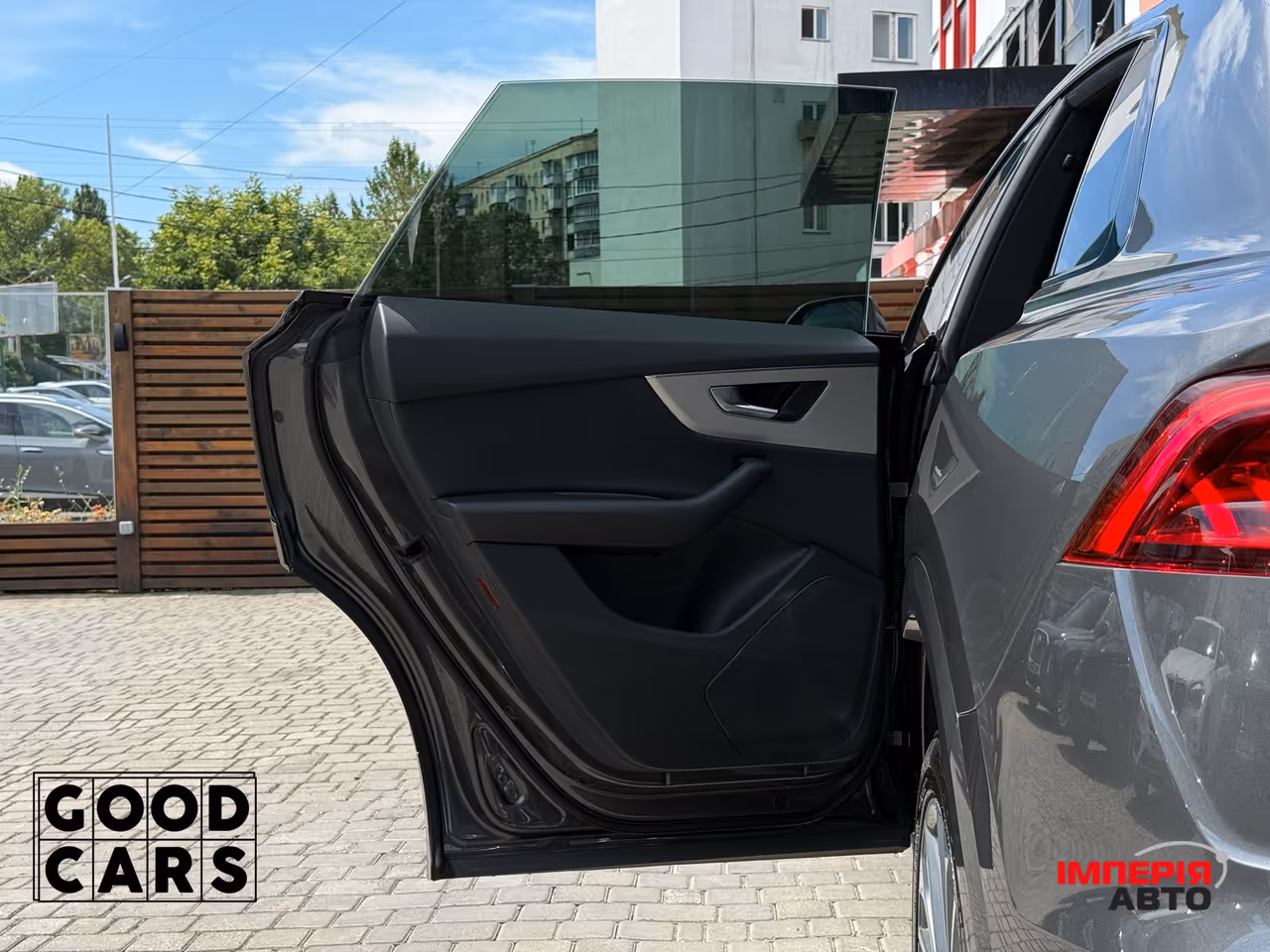 Audi Q8 - фото 28