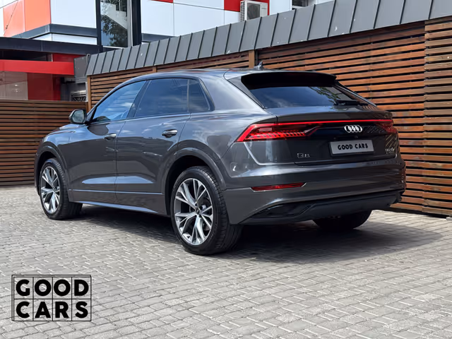 Audi Q8 - фото 5