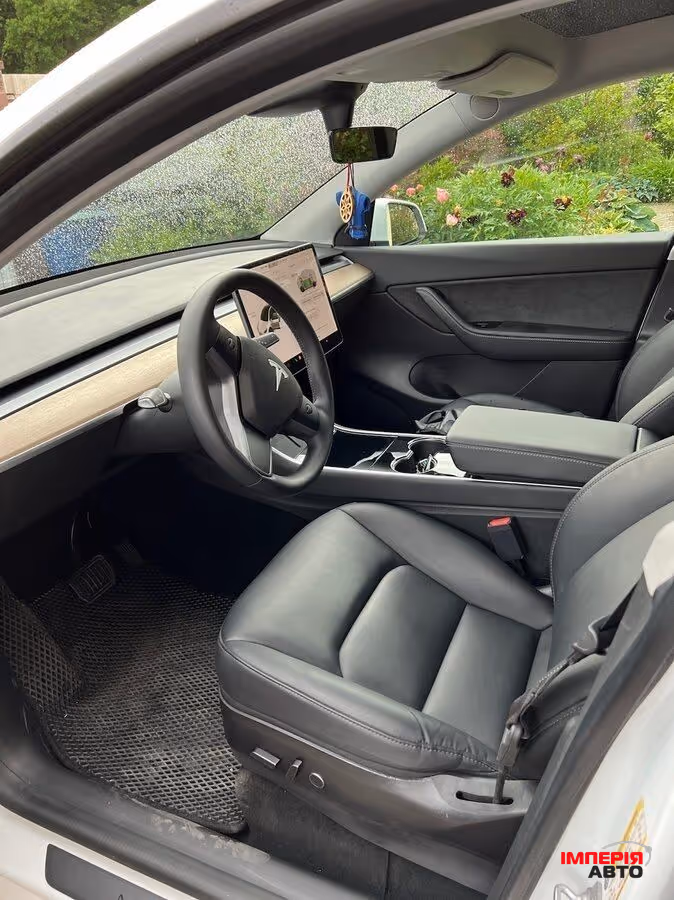 Tesla Model Y - фото 12