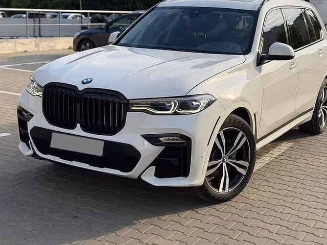 BMW X7 - фото 1