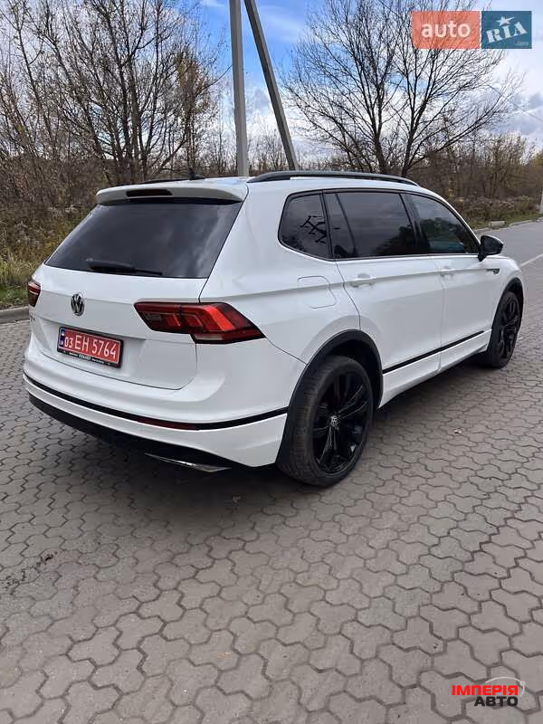 Volkswagen Tiguan - фото 8