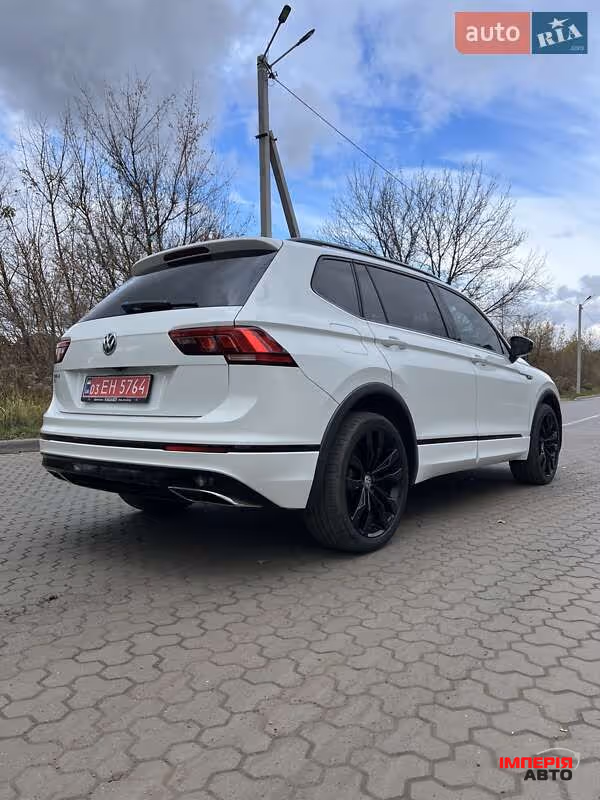 Volkswagen Tiguan - фото 4