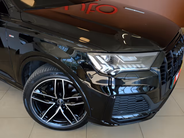 Audi Q7 - фото 3