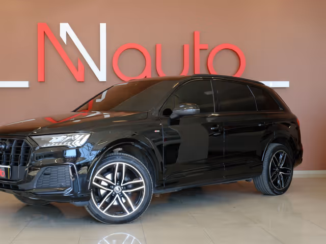 Audi Q7 - фото 1