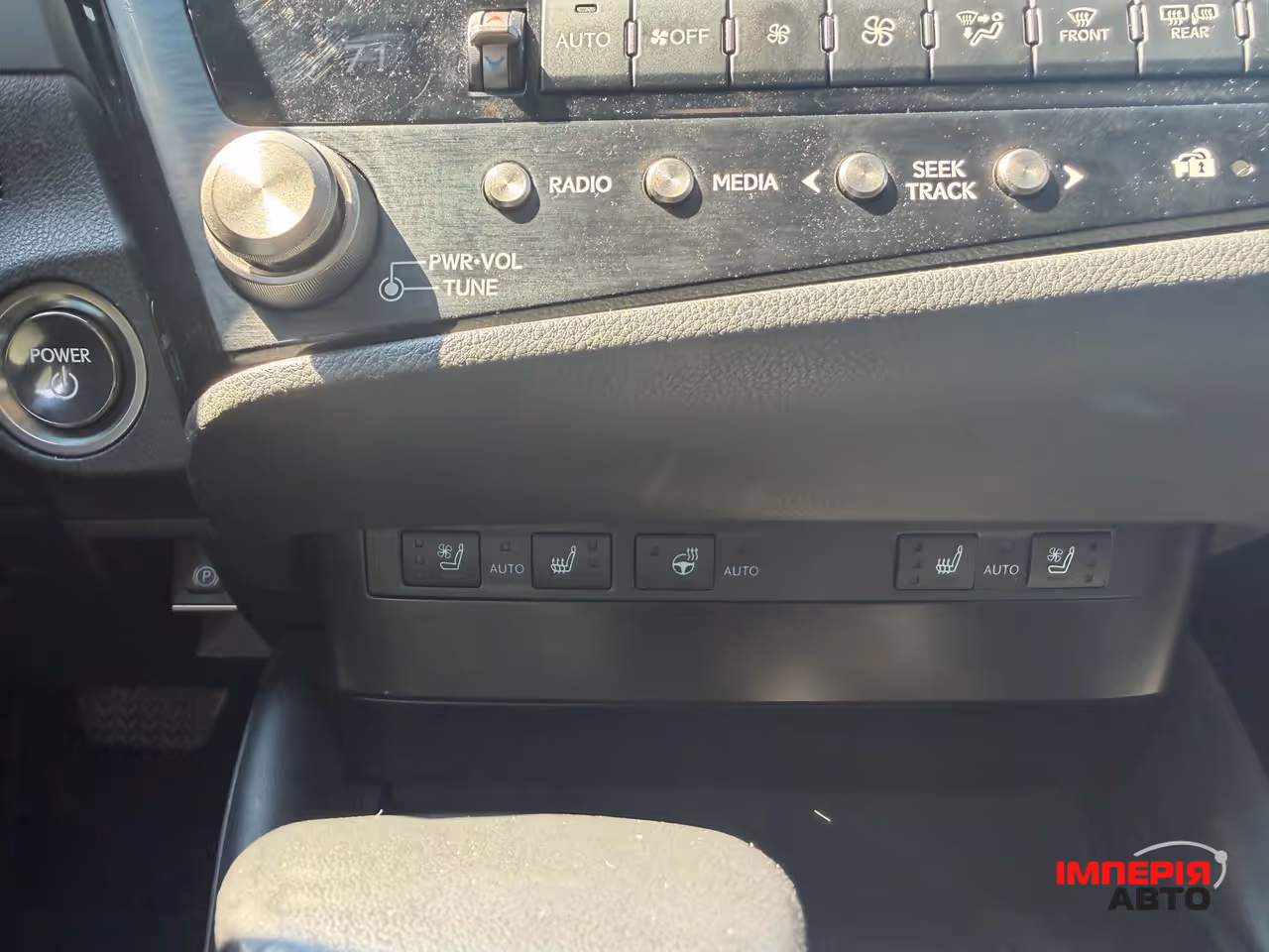Lexus ES - фото 11