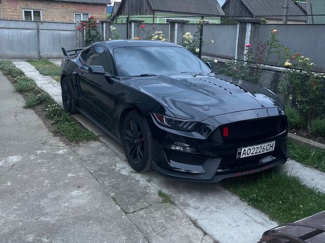 Ford Mustang - фото 1