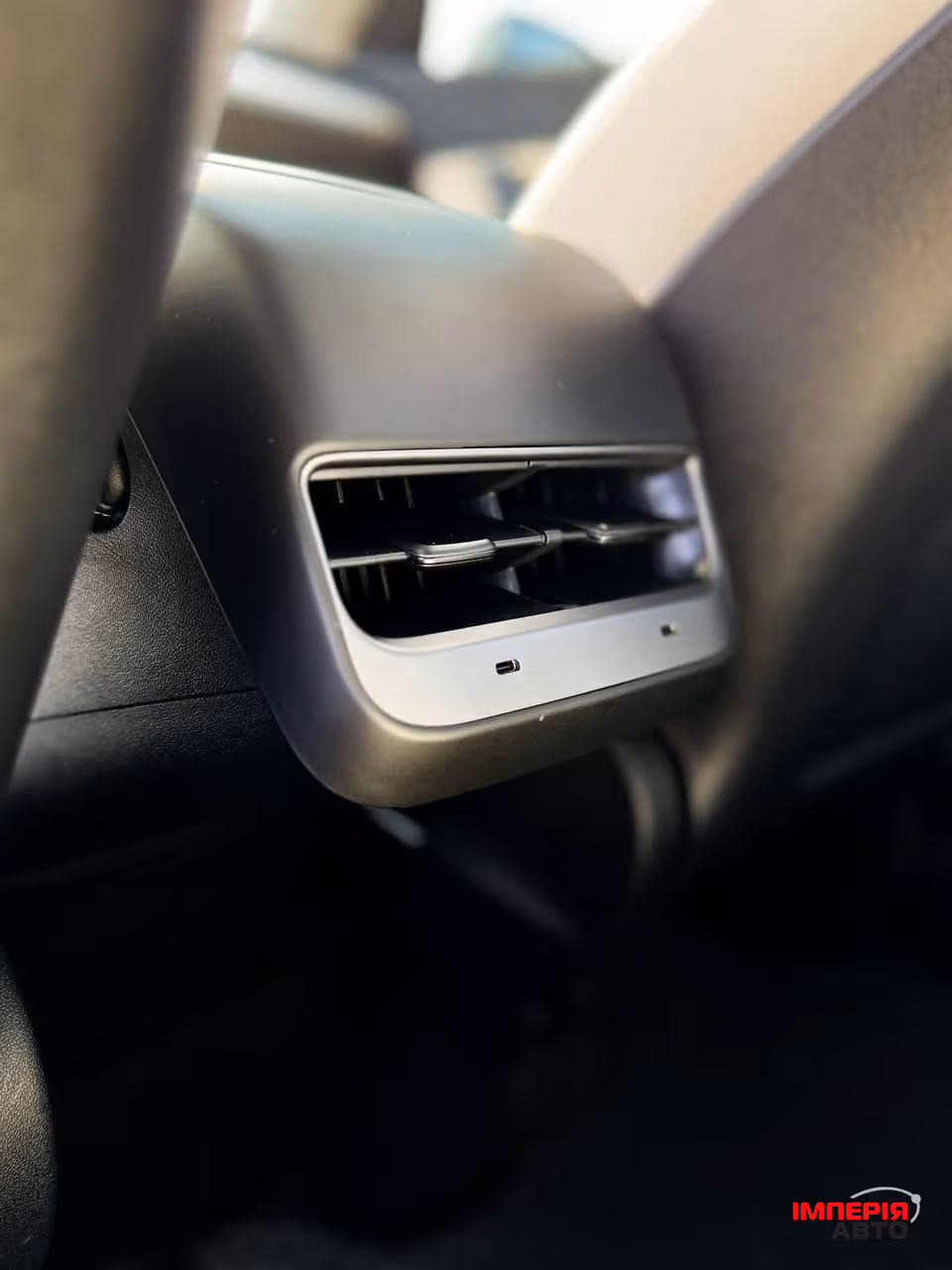 Tesla Model Y - фото 18