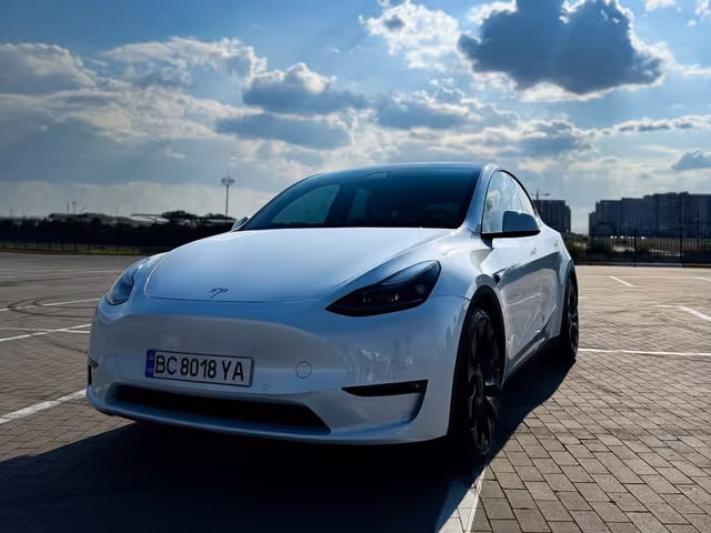 Tesla Model Y - зображення 1