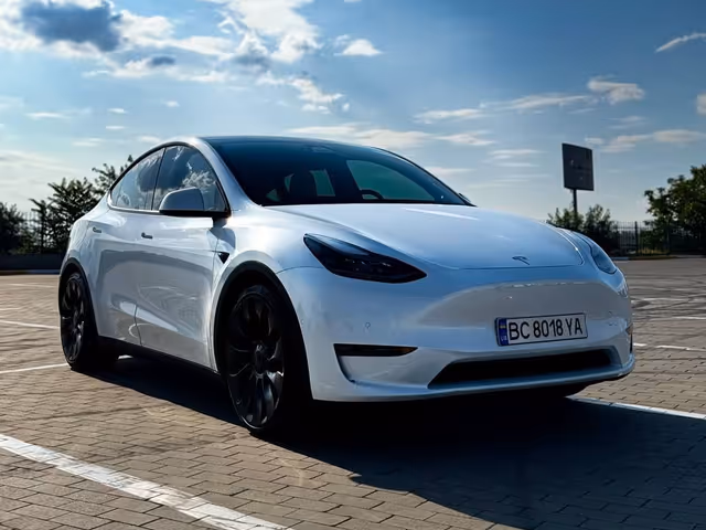 Tesla Model Y - зображення 5