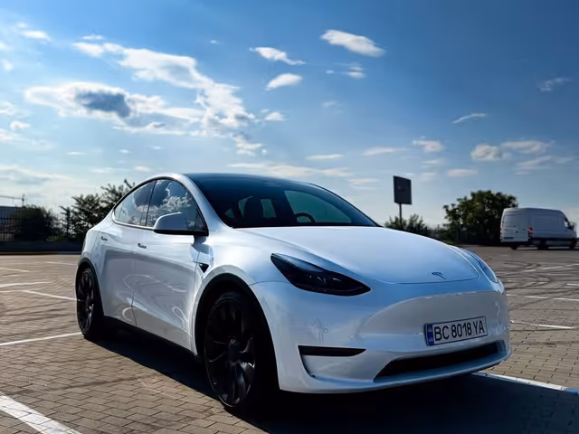 Tesla Model Y - зображення 2