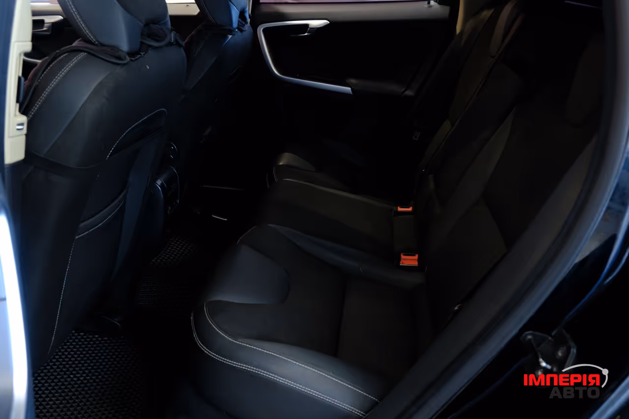 Volvo XC60 - фото 8