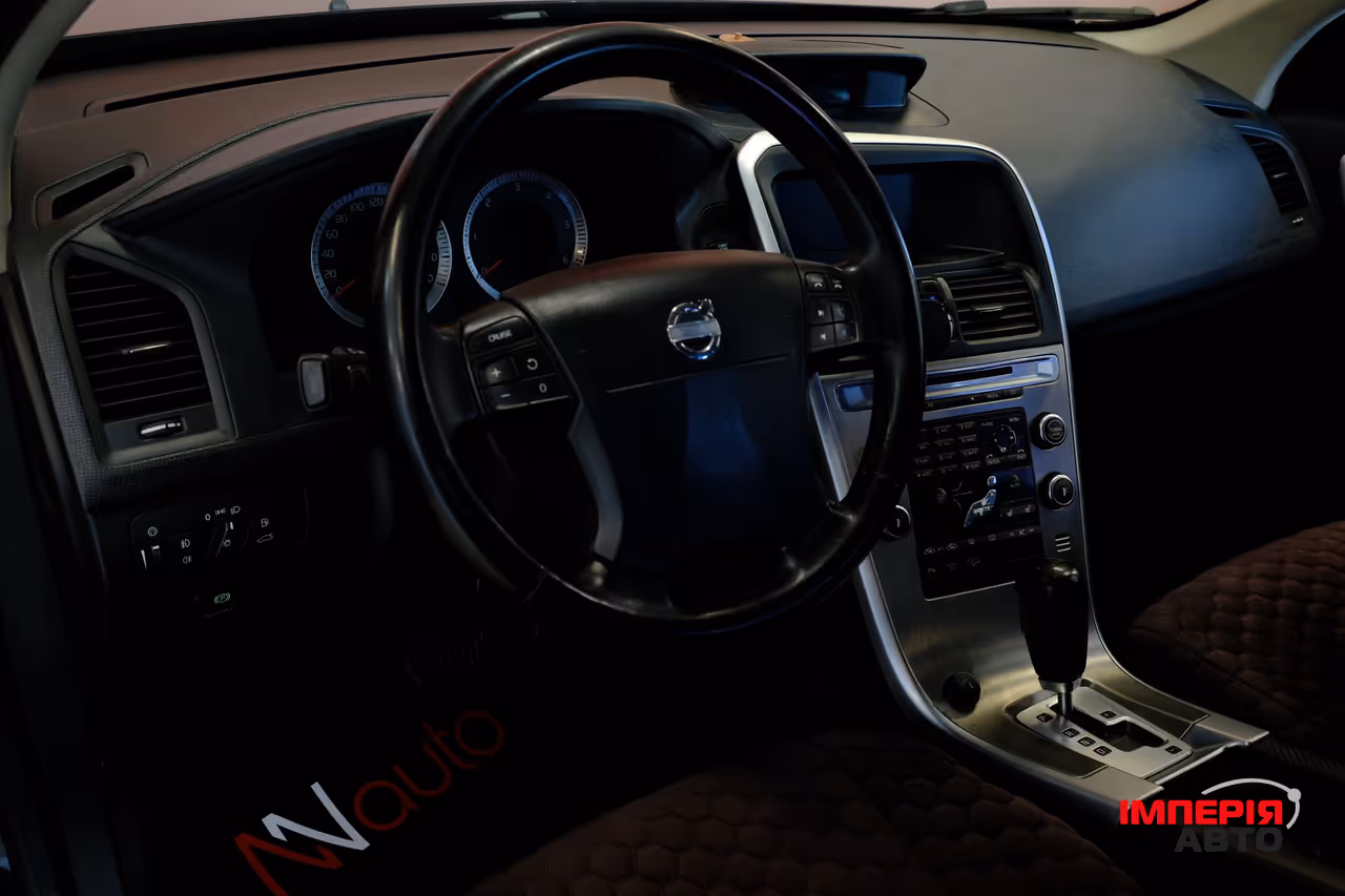 Volvo XC60 - фото 7