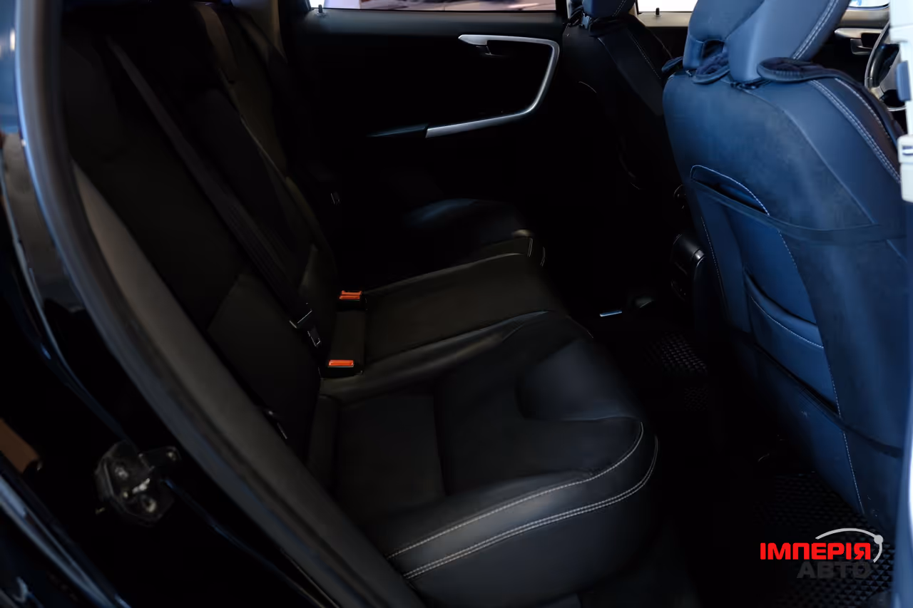 Volvo XC60 - фото 9