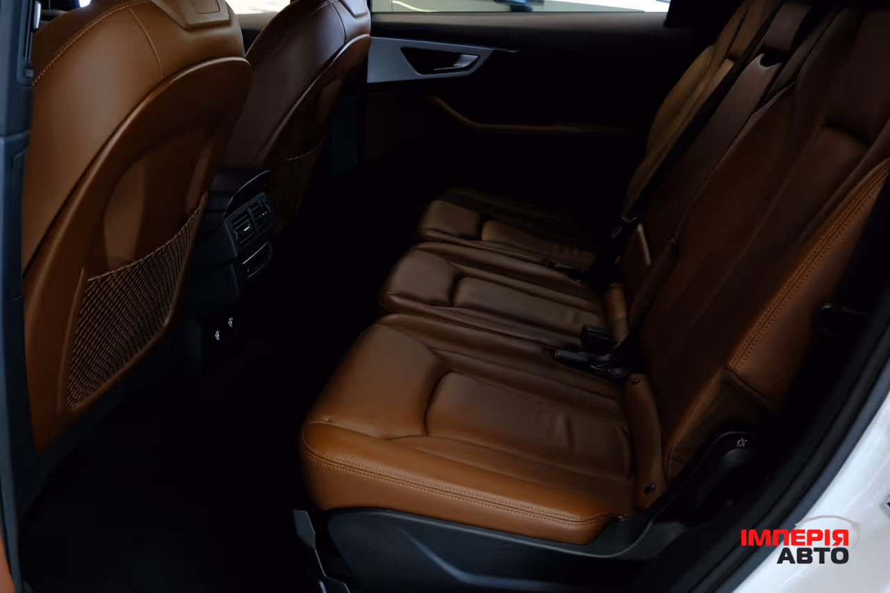 Audi Q7 - фото 8