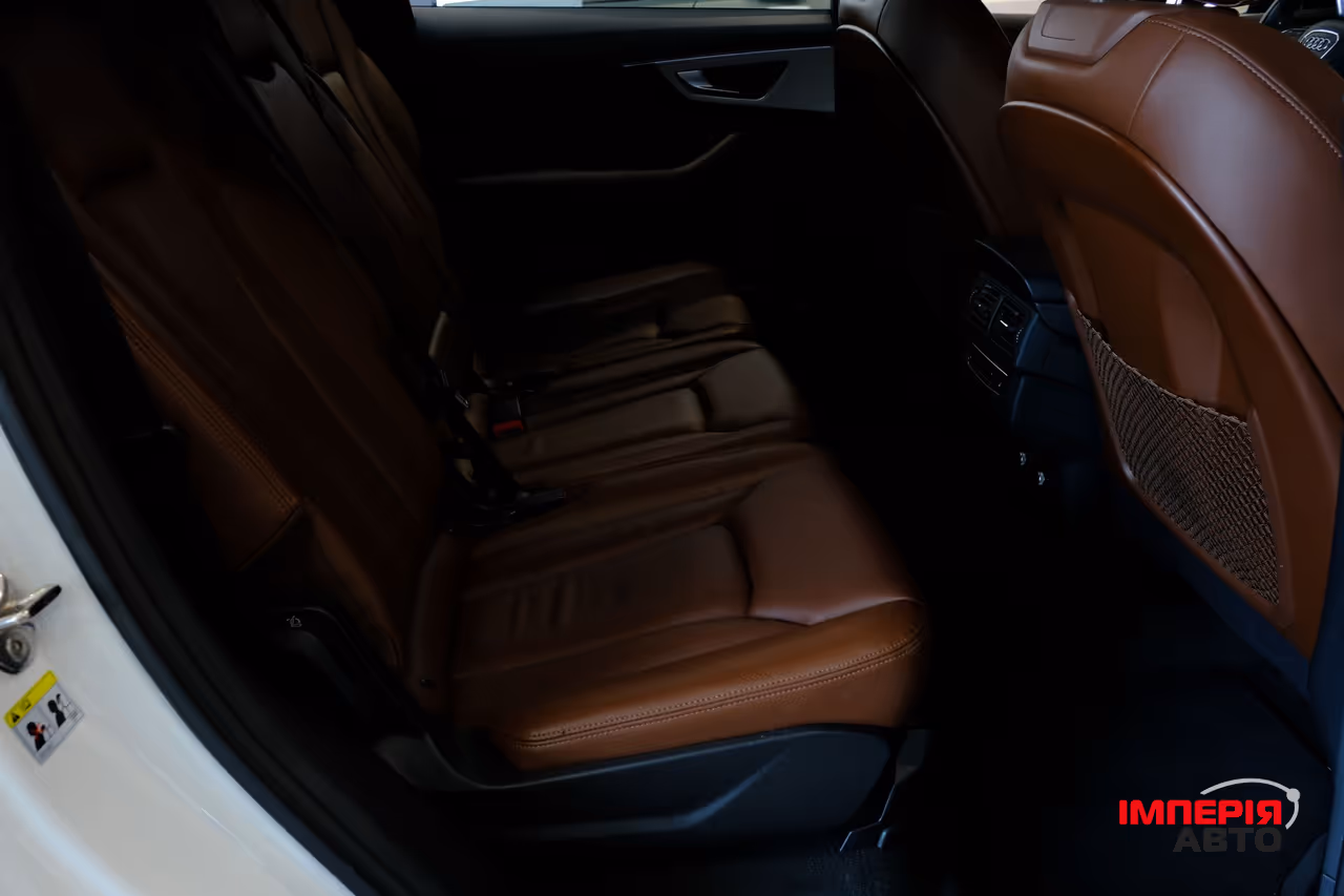 Audi Q7 - фото 9