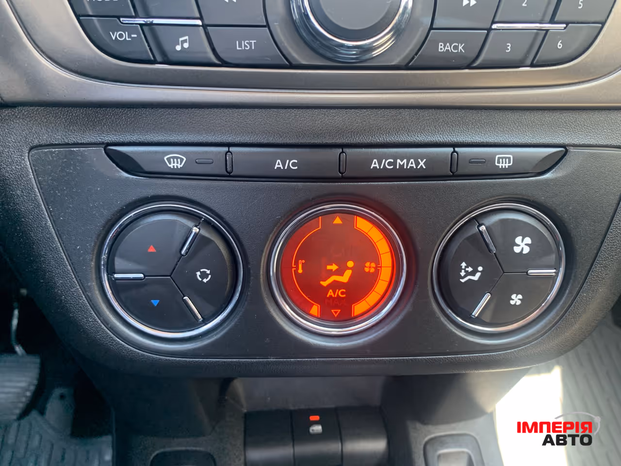 Peugeot 301 - фото 25