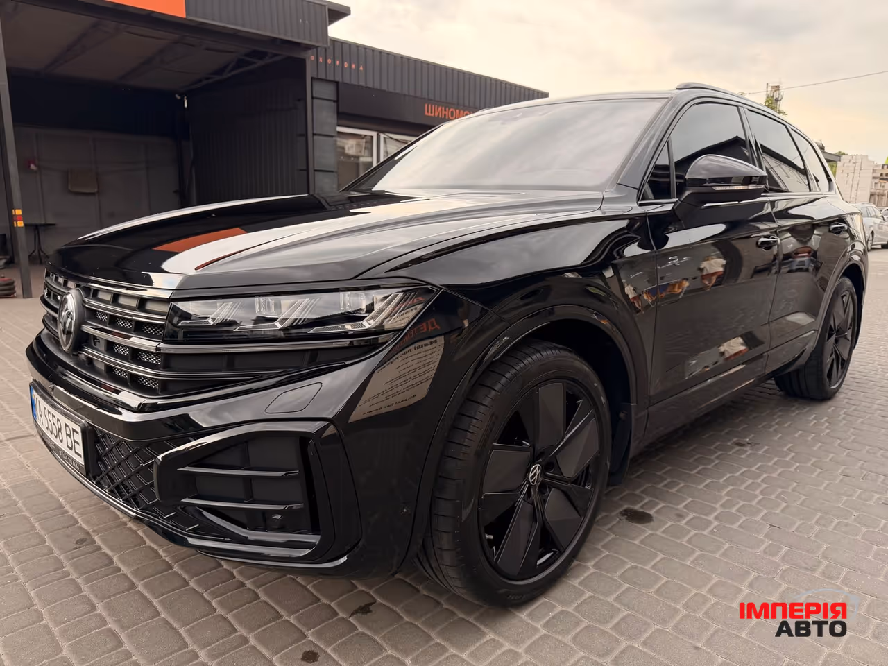 Volkswagen Touareg - фото 2