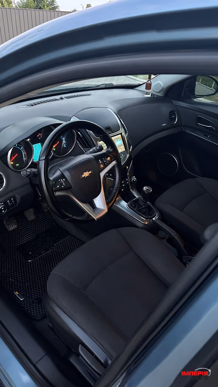 Chevrolet Cruze - фото 8