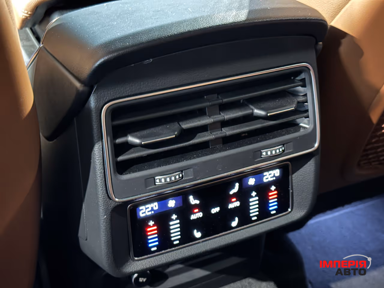 Audi Q7 - фото 11