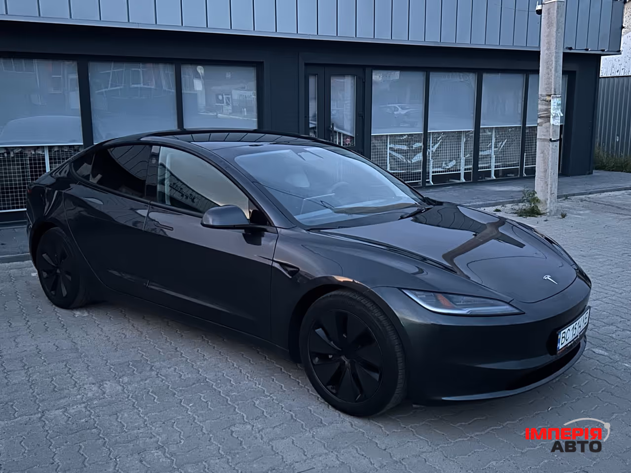 Tesla Model 3 - фото 1